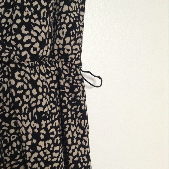 Banana Republic Womens Sleeveless Blouse w/ Tie - Picture 6 of 12